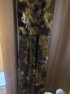 Sleeveless Tie-Dye Dress in Olive Green and Black